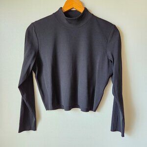 EUC LIKE NEW NIKE YOGA MOCK NECK BLACK LONGSLEEVES SEMI CROPPED TOP SIZE L